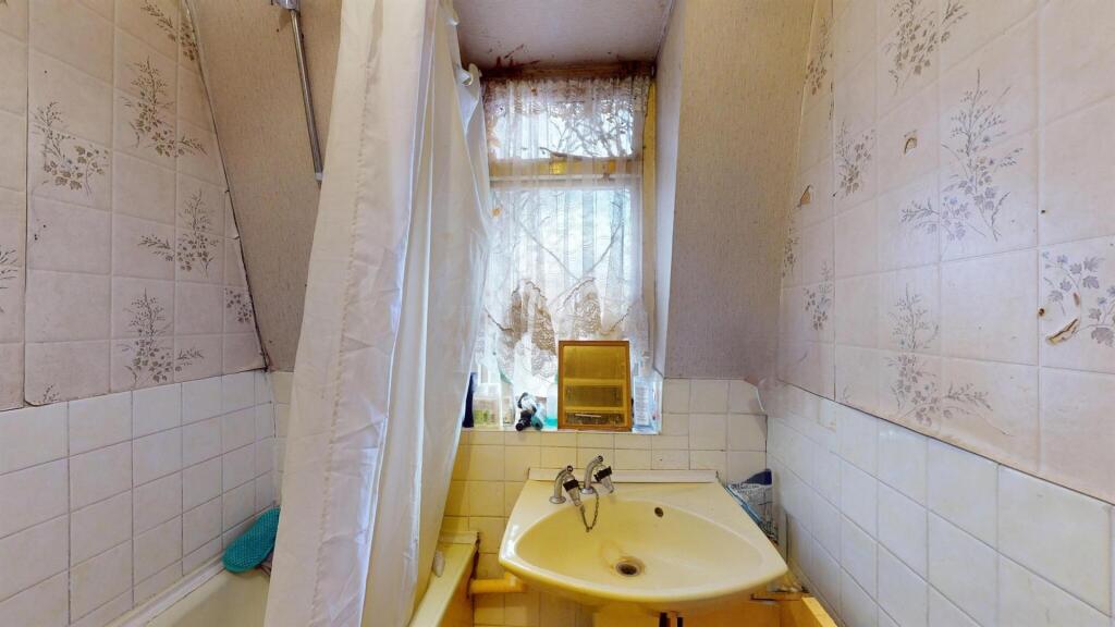 BAthroom For Sale - E16