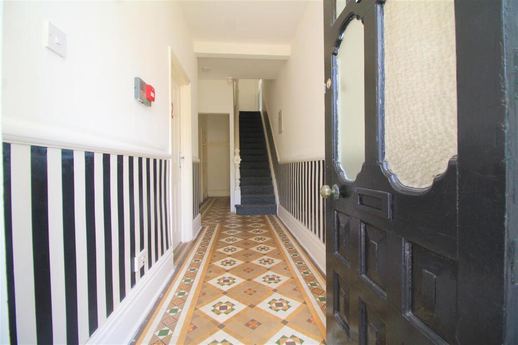 255 Oundle Hallway.jpg