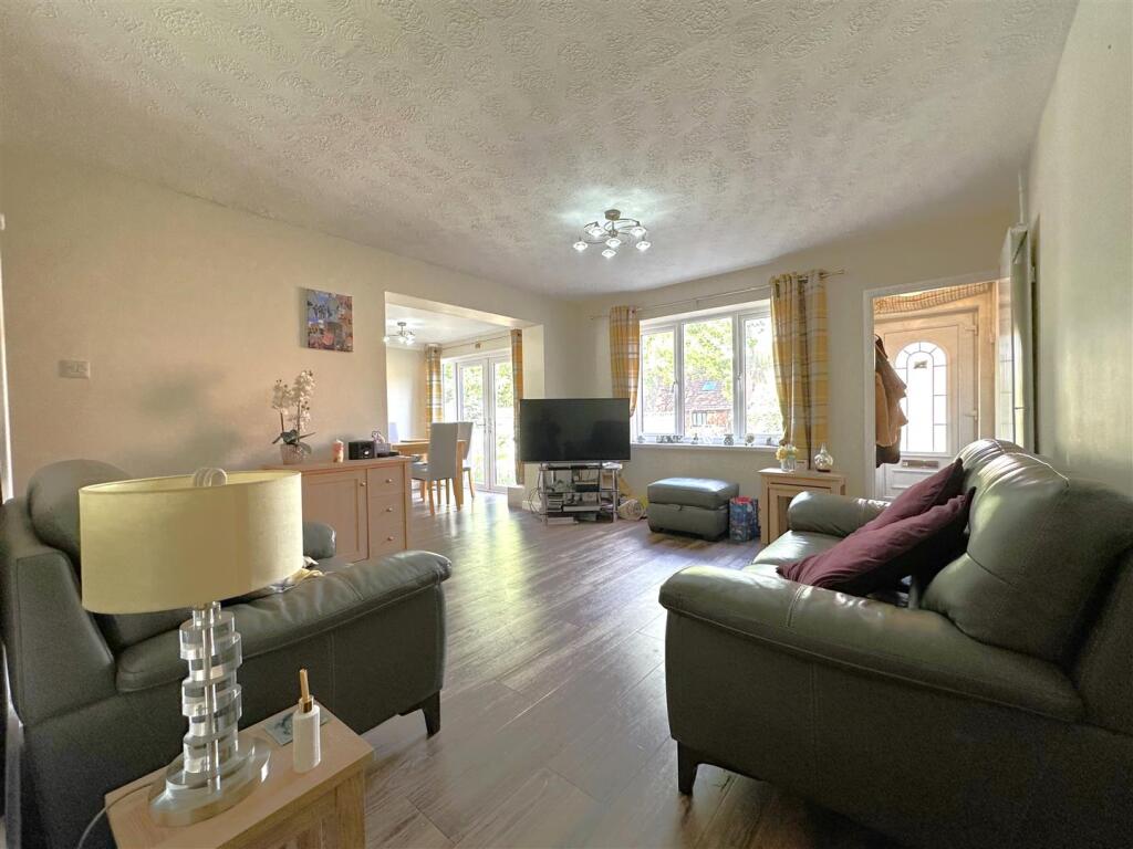 Generous Living Room 785