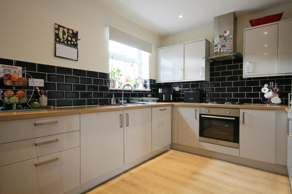 Kitchen/Dining Area
