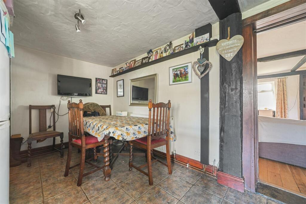 KITCHEN DINING ROOM