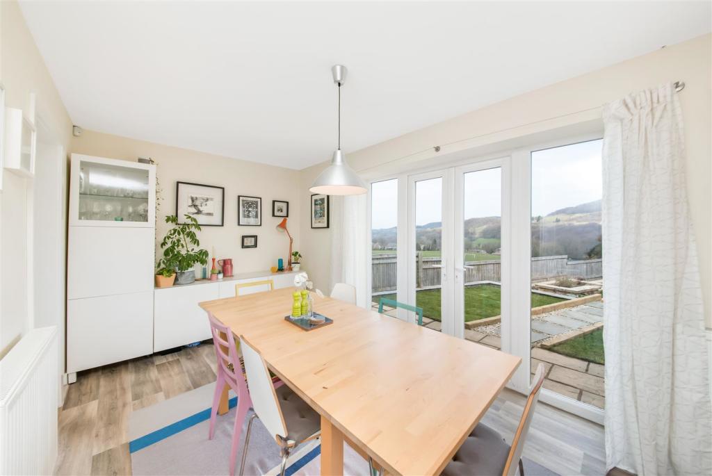 OPEN-PLAN DINING KITCHEN