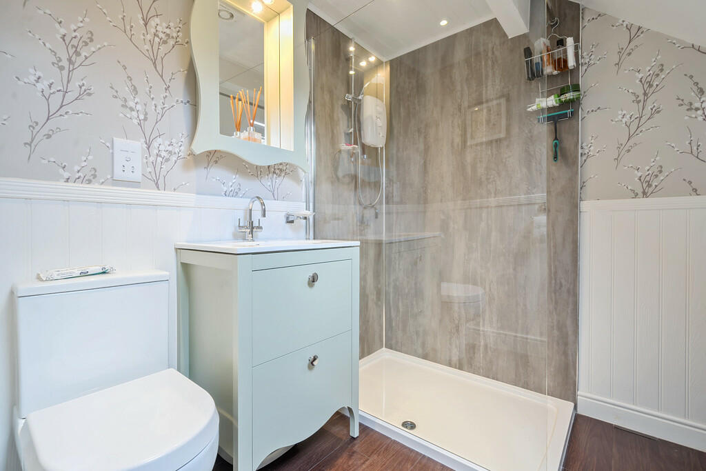 Second Floor Bath...