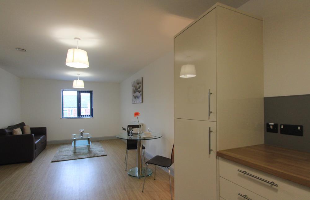 4 Victoria Park Court LR-5.jpg