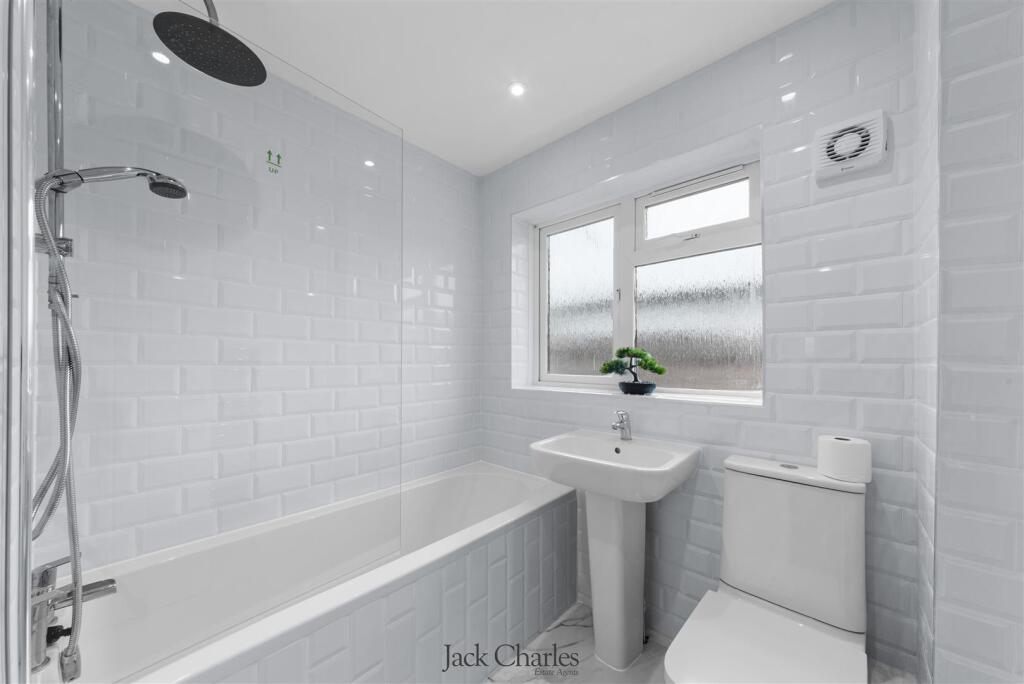 3 Thames Road _-6.jpg