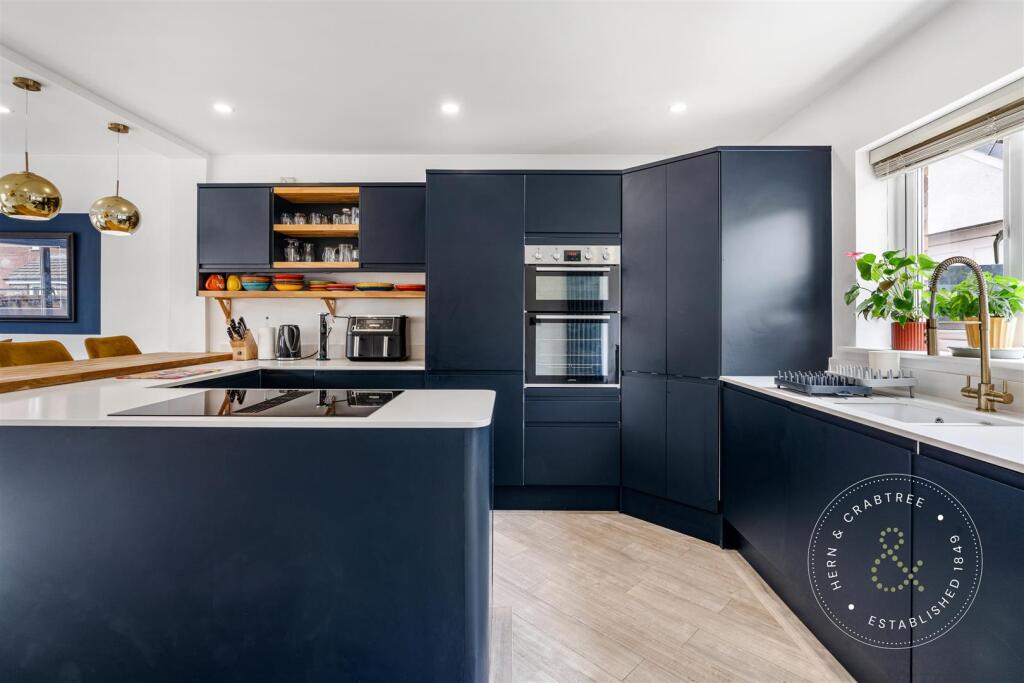 Long Heath Close, Hern Crabtree (21).jpg