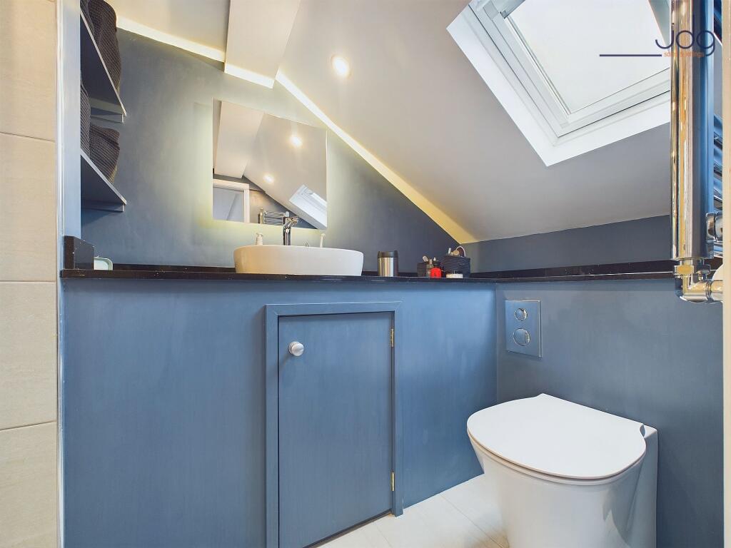 The ensuite shower room