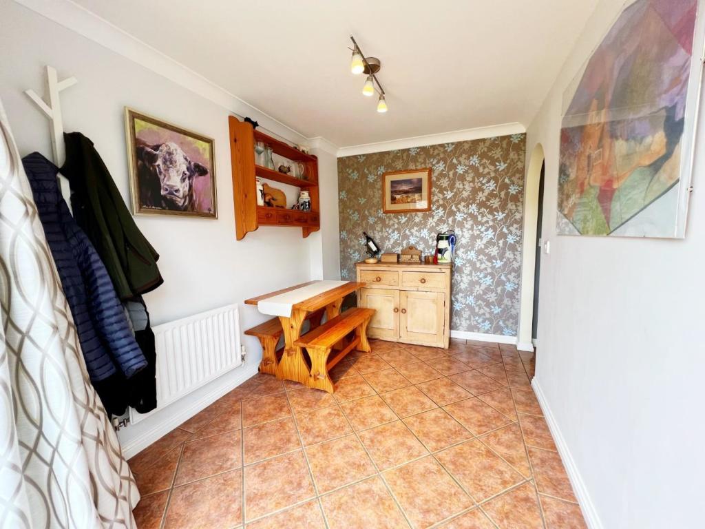 Dining Room pic 2.jpg