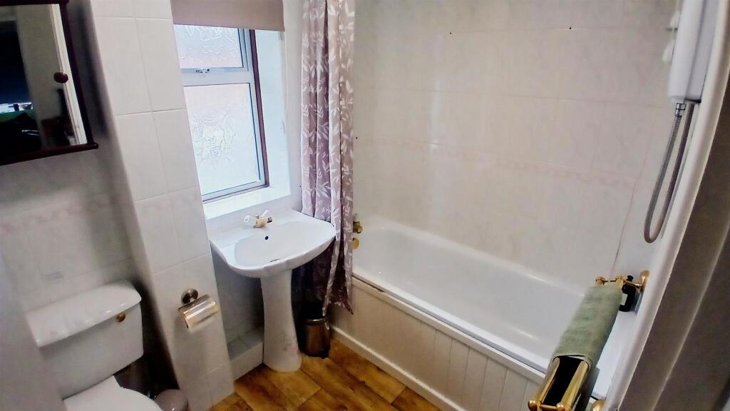 Bathroom.JPG