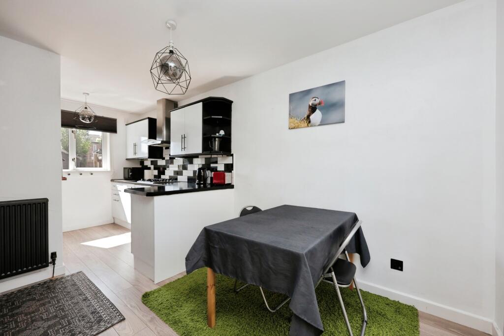 Kitchen/Dining Area