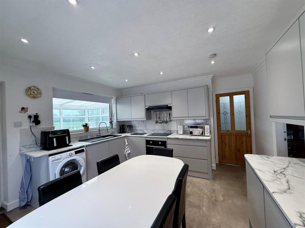kitchen 1.jpg