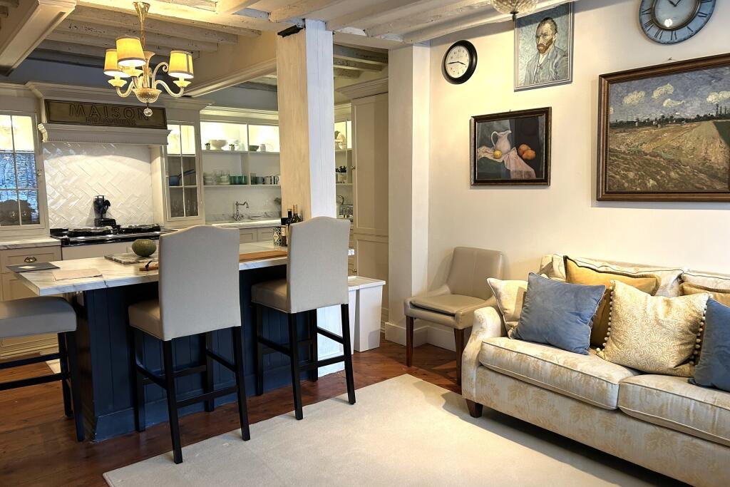 Dining area (4).jpeg
