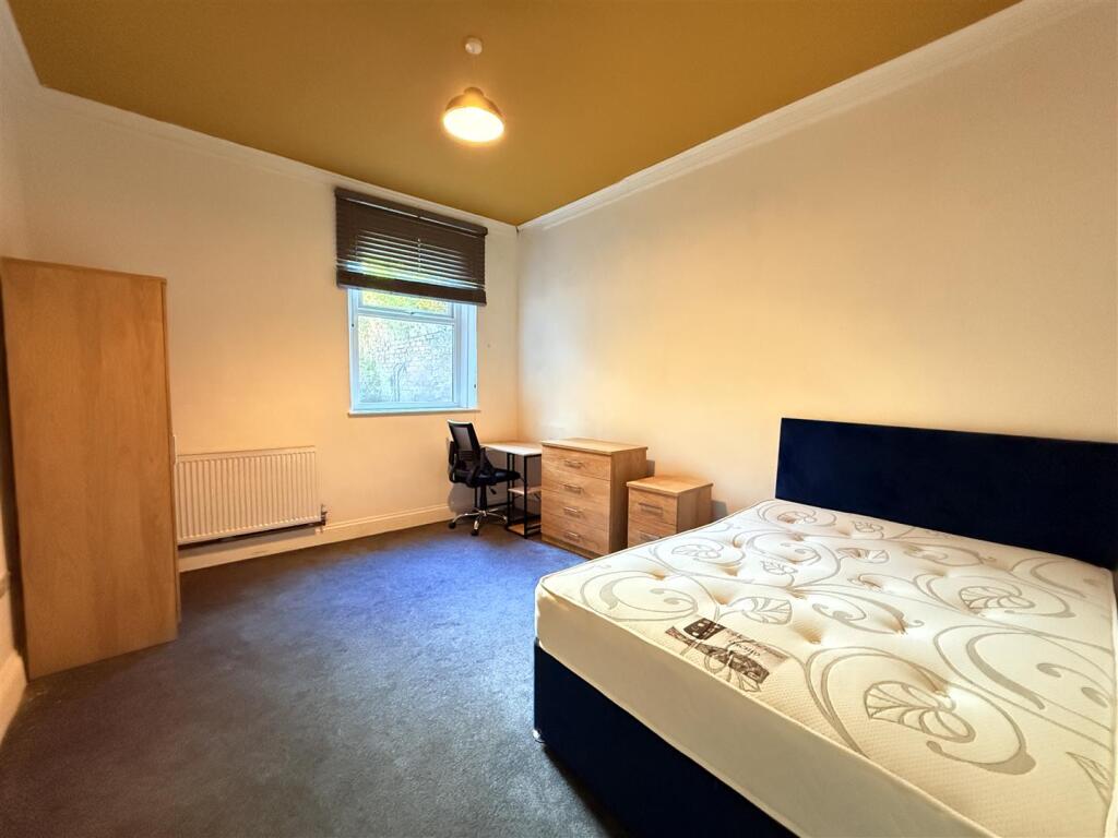 Bed 1.JPG