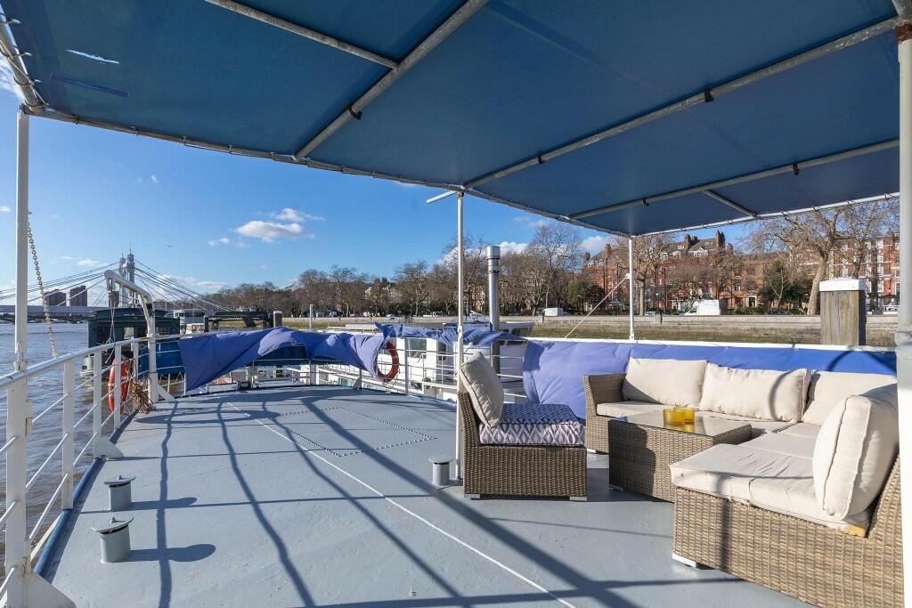 Open upper-deck