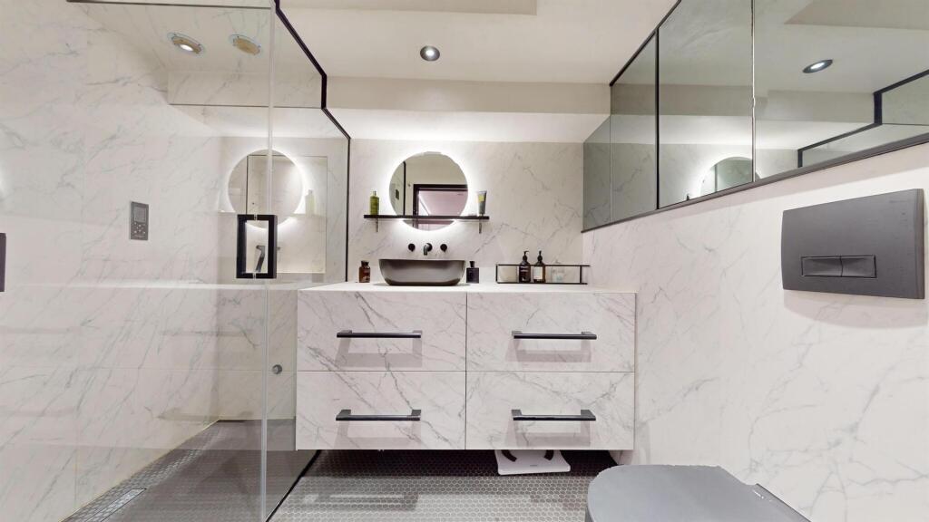 1BKHbathroom3.jpg