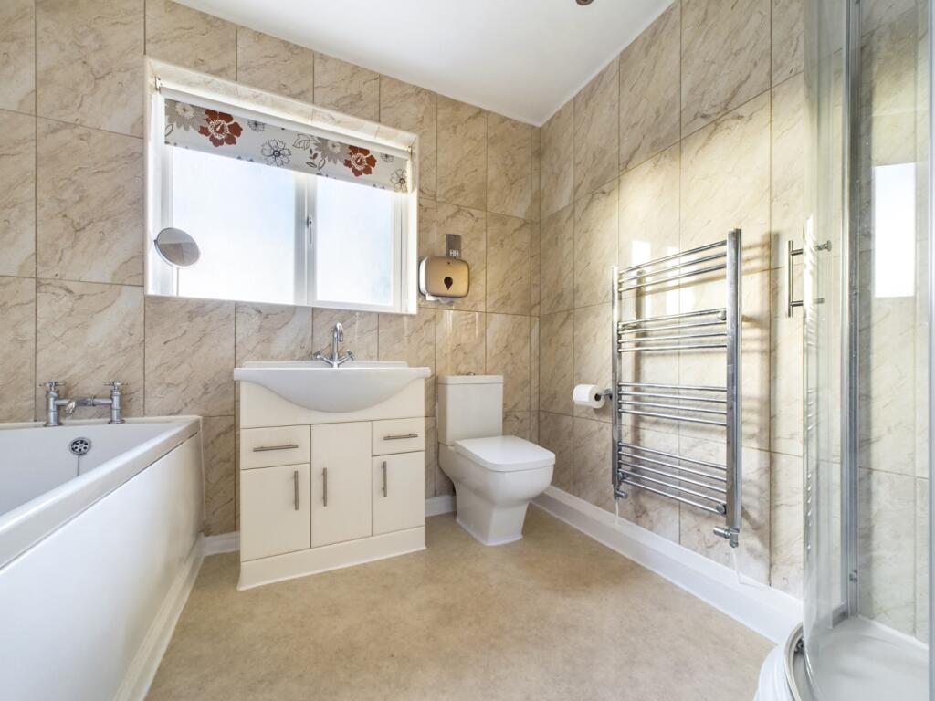 CAM02195G0-PR0056-STILL026