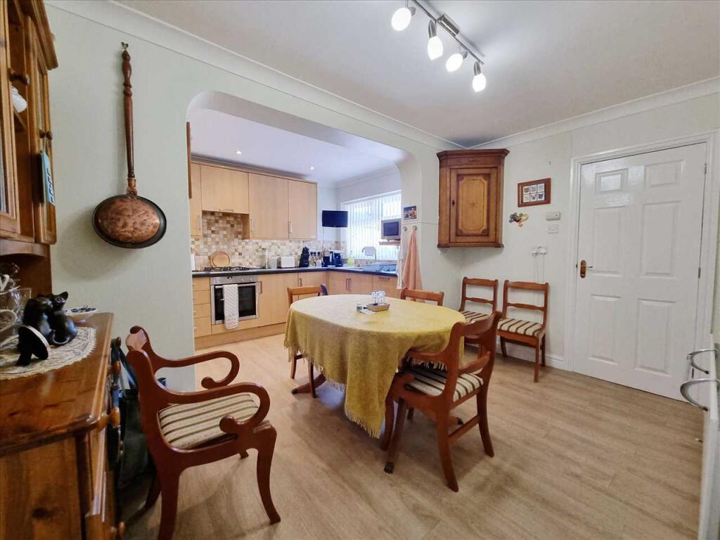 Dining Area: