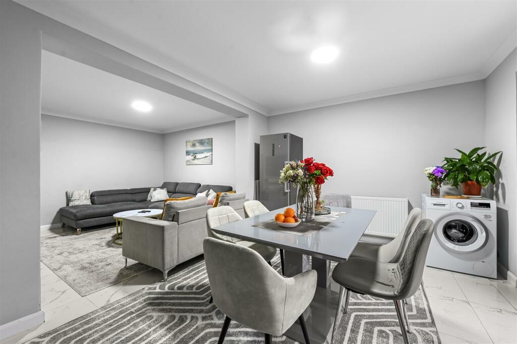 Kitchen 3.JPG