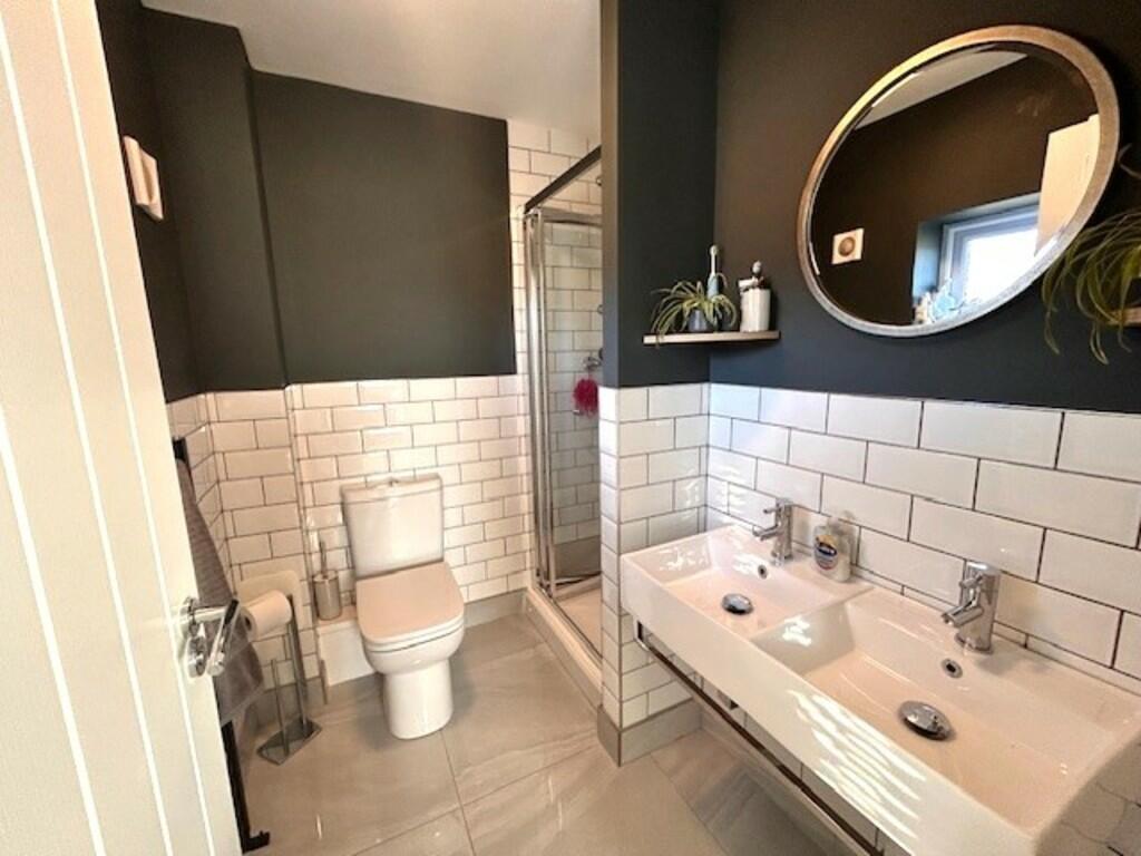 En suite Bathroom