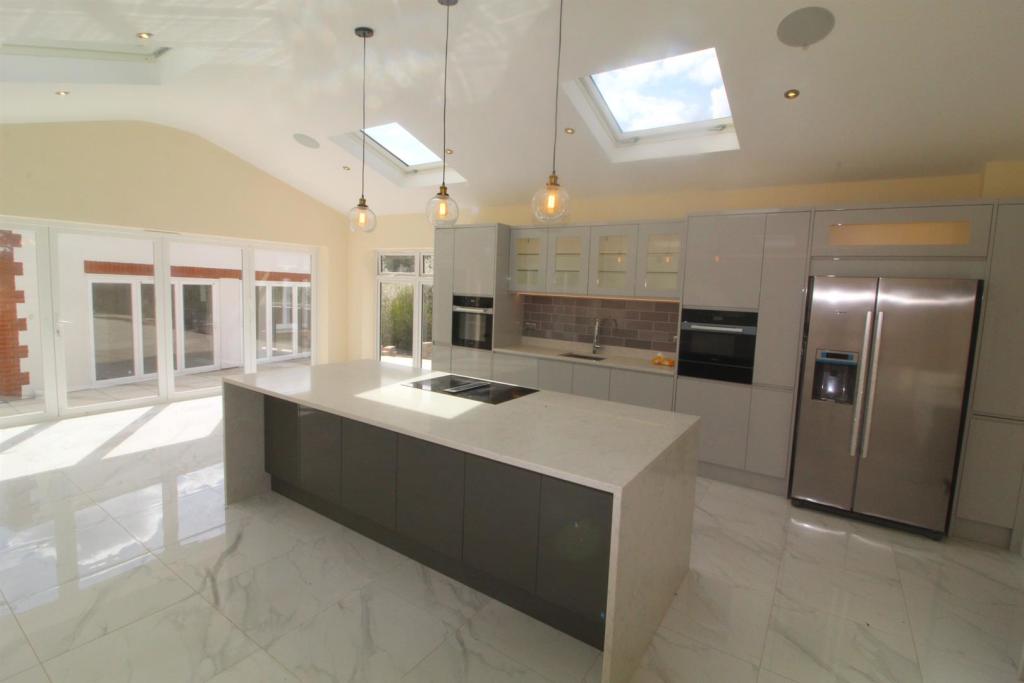 Kitchen edit.jpg