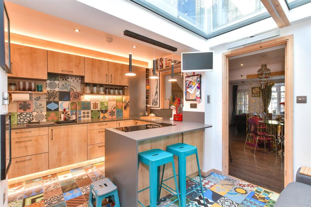 Kitchen/ Breakfast Room