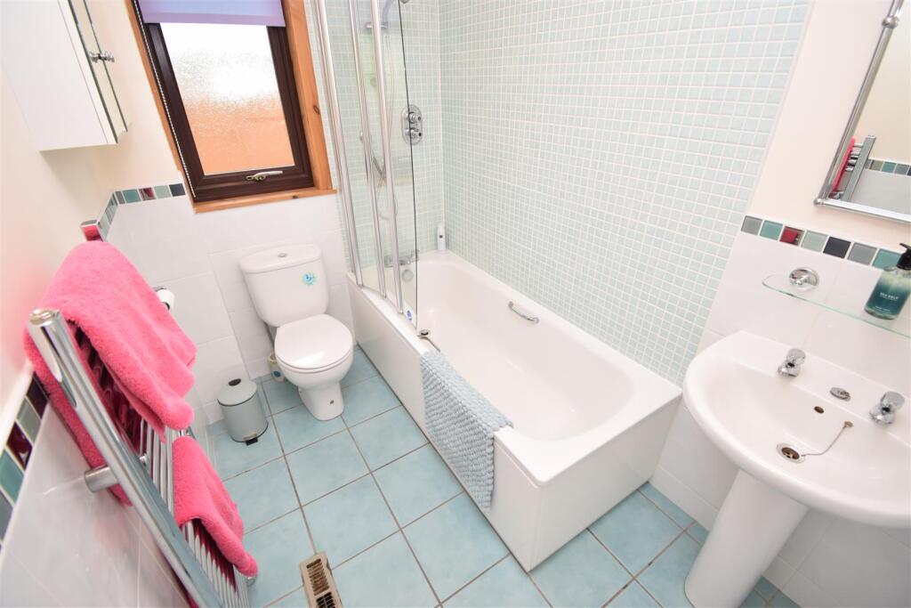 BATHROOM.JPG