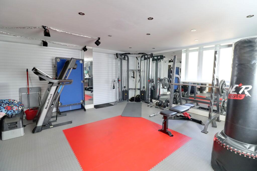 DOUBLE GARAGE