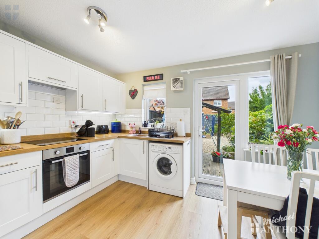 CAM03218G0-PR0633-STILL013