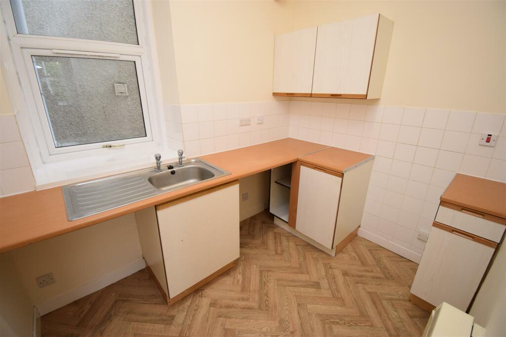 KITCHEN.JPG