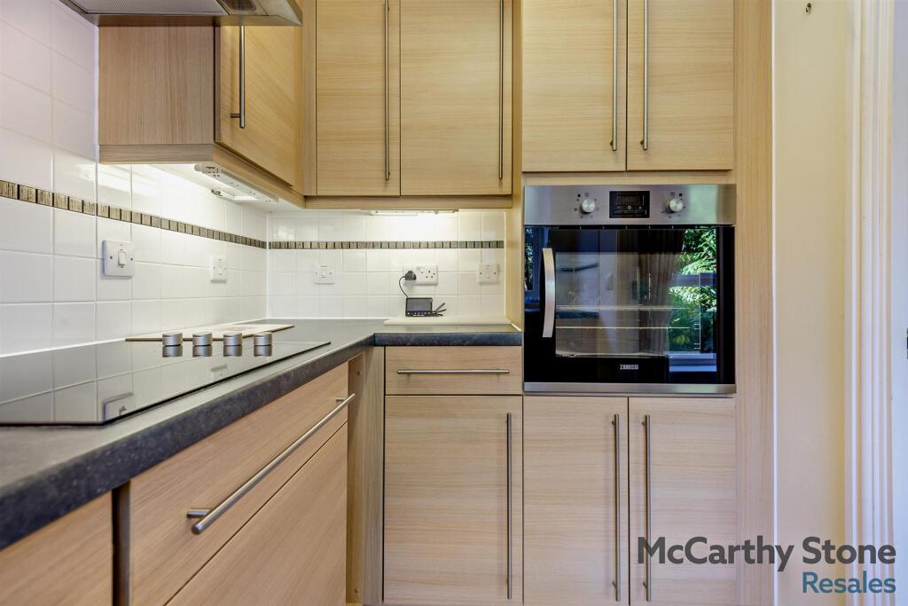 8667667-interior08-800.jpg