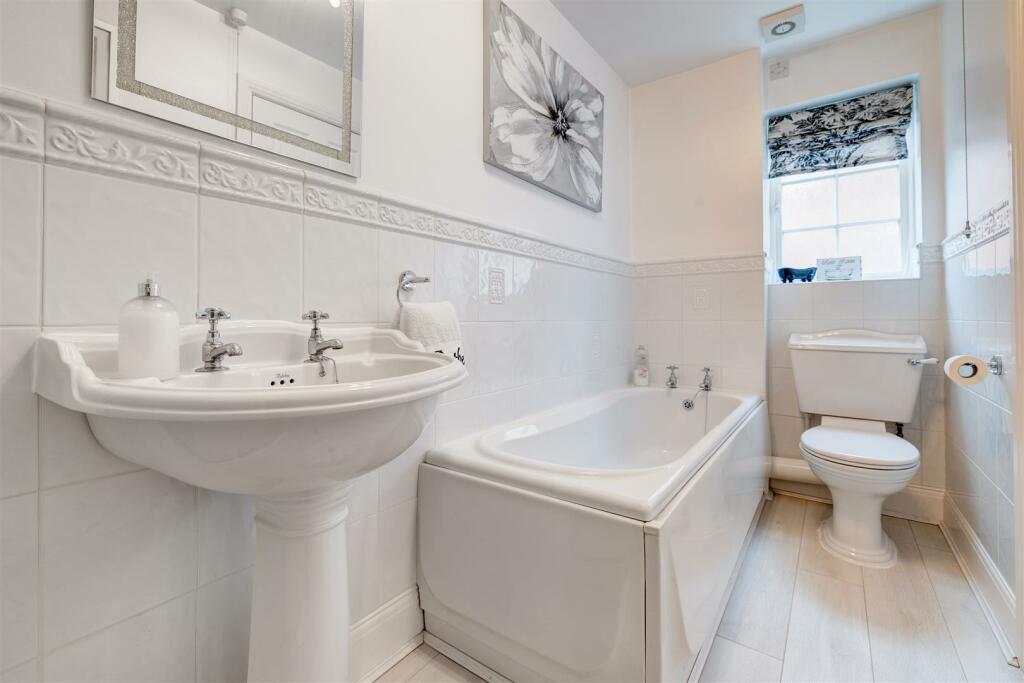 4 The Orchards, Thornton