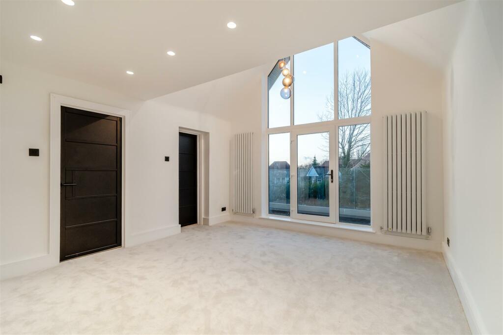 8628166-interior46.jpg