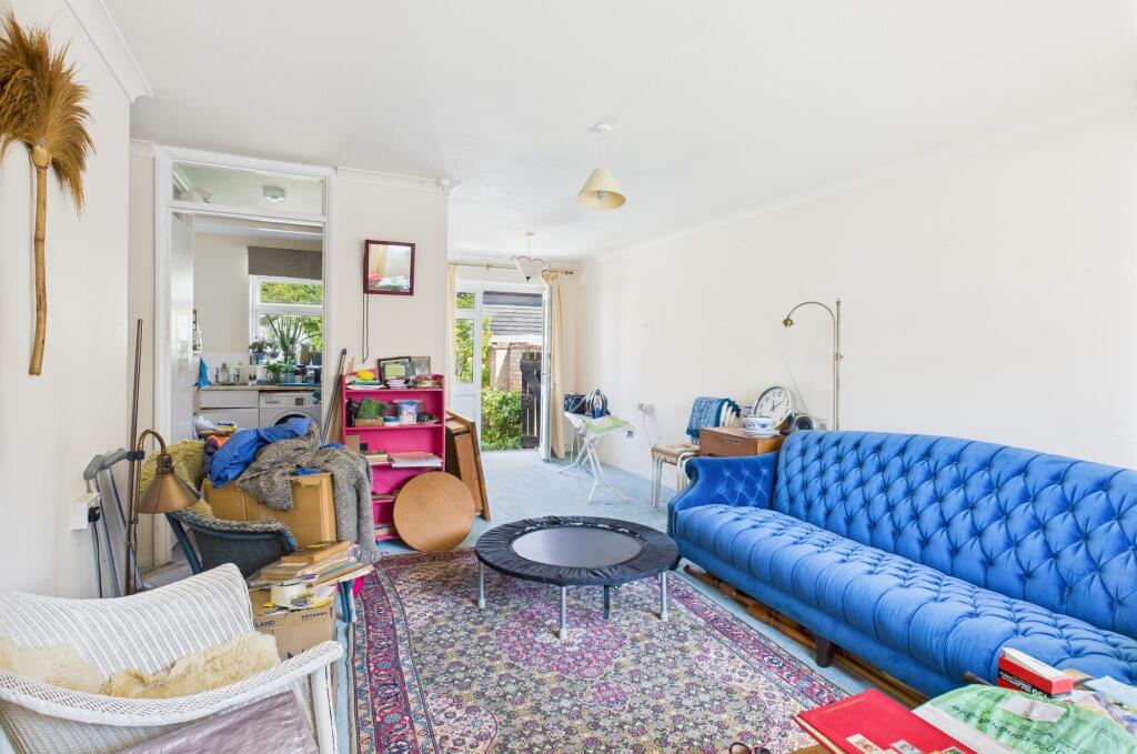 CAM02519G0-PR0265-STILL008