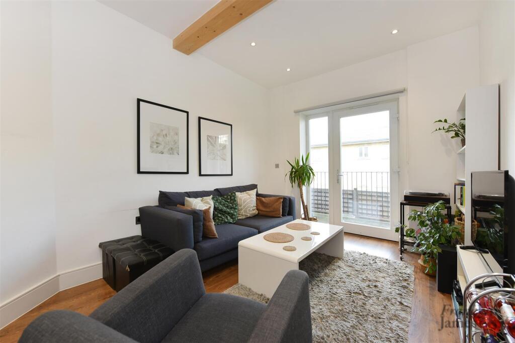 Commercial Road (4).JPG