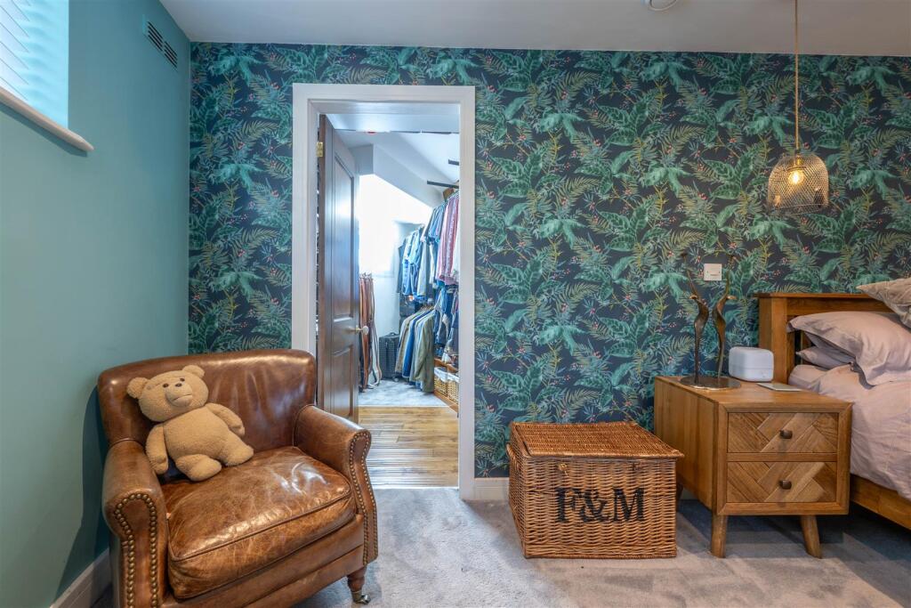 Main Bedroom (LOWER GROUND FLOOR)