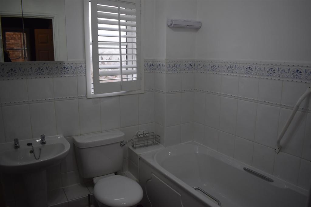 Family Bathroom.jpg