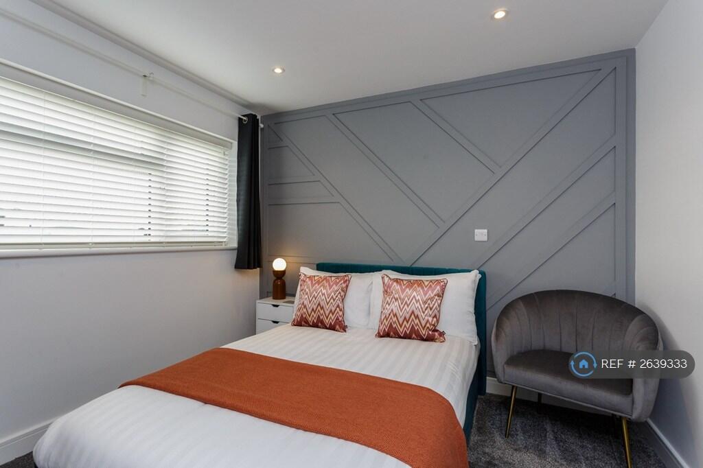 Comfy Bed - Bedroom 6