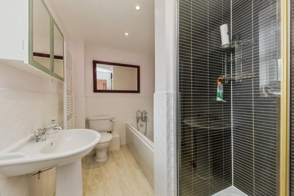 Main Bedroom Ensuite Bathroom