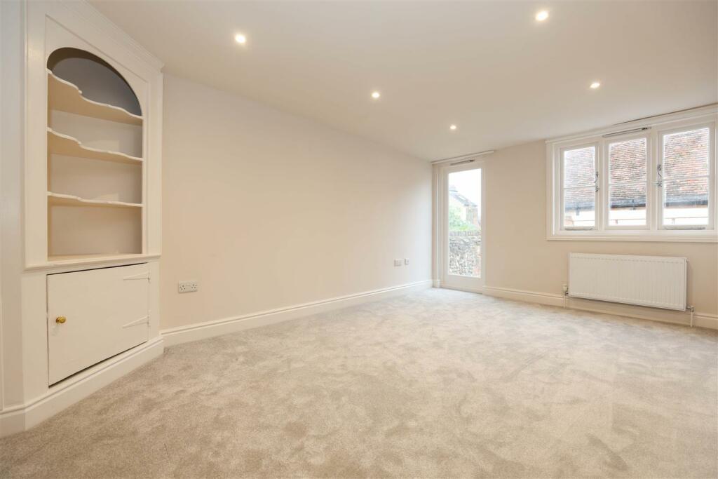 8 Guildhall Street [Bedroom One].jpg