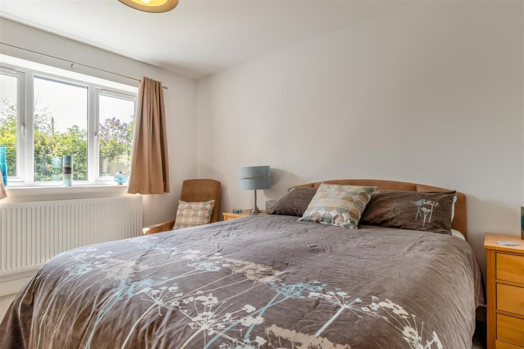8646070-interior01.jpg