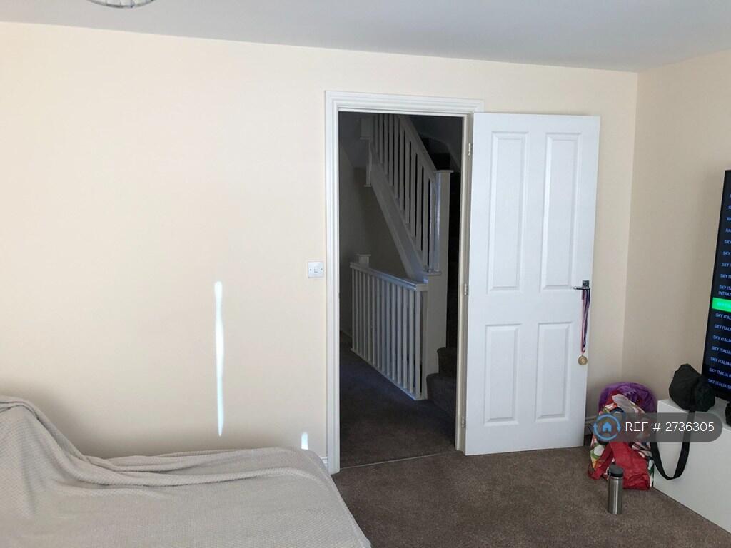 Sitting Room / Hallway 2