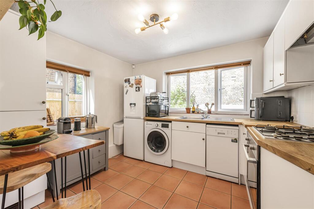 james_anderson_flat_a_128_felsham_rd__9_.JPG