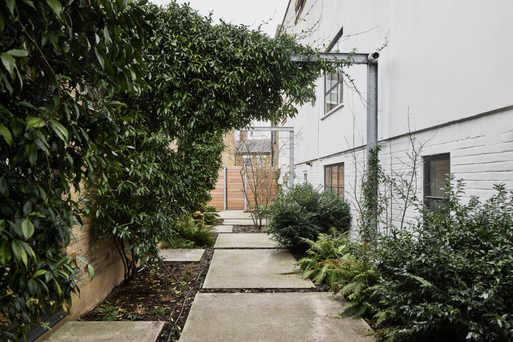 246357 - DGLA0149.jpg