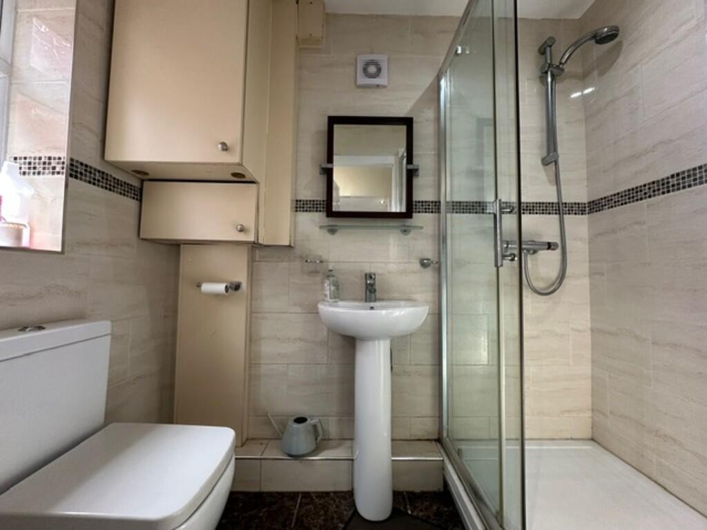 GROUND-FLOOR SHOW...