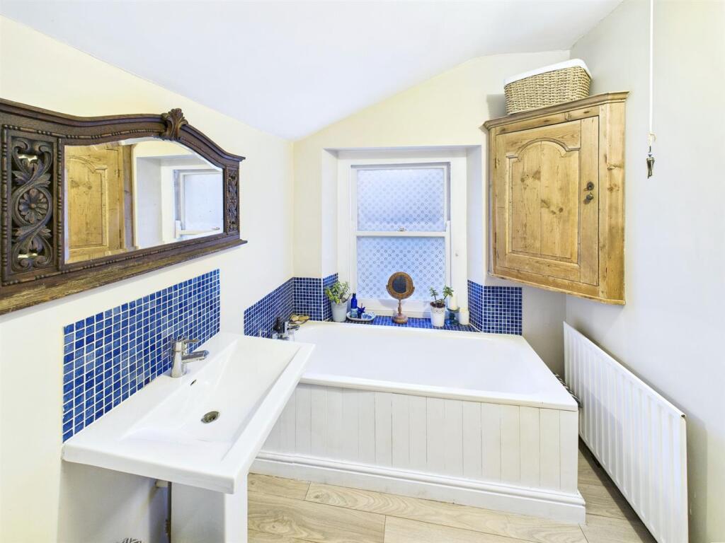 14 - 3 bedroom semi.jpg