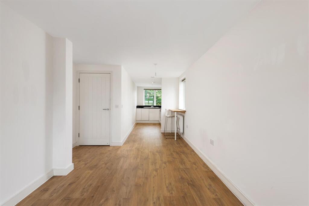 Flat 2 Applewood House_14.jpg