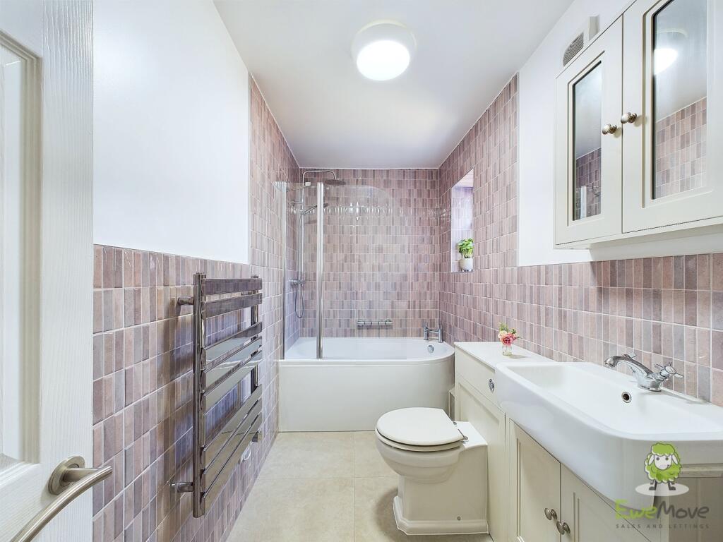 CAM01543G0-PR0097-STILL035