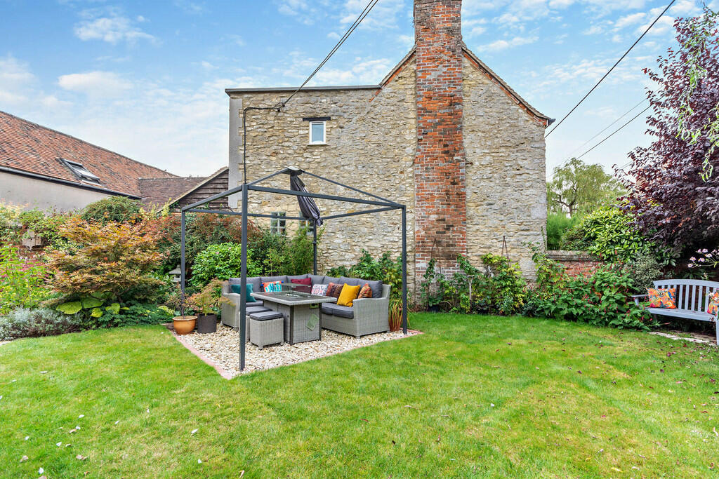 8618429-exterior0...