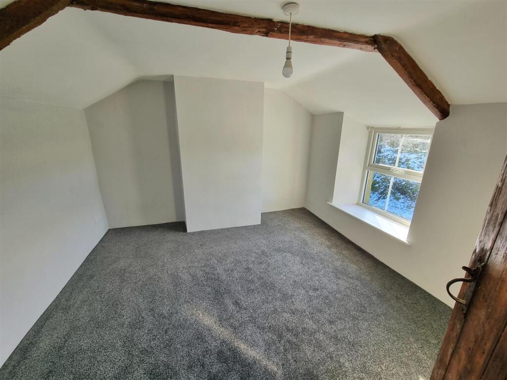 Bed 1.jpg