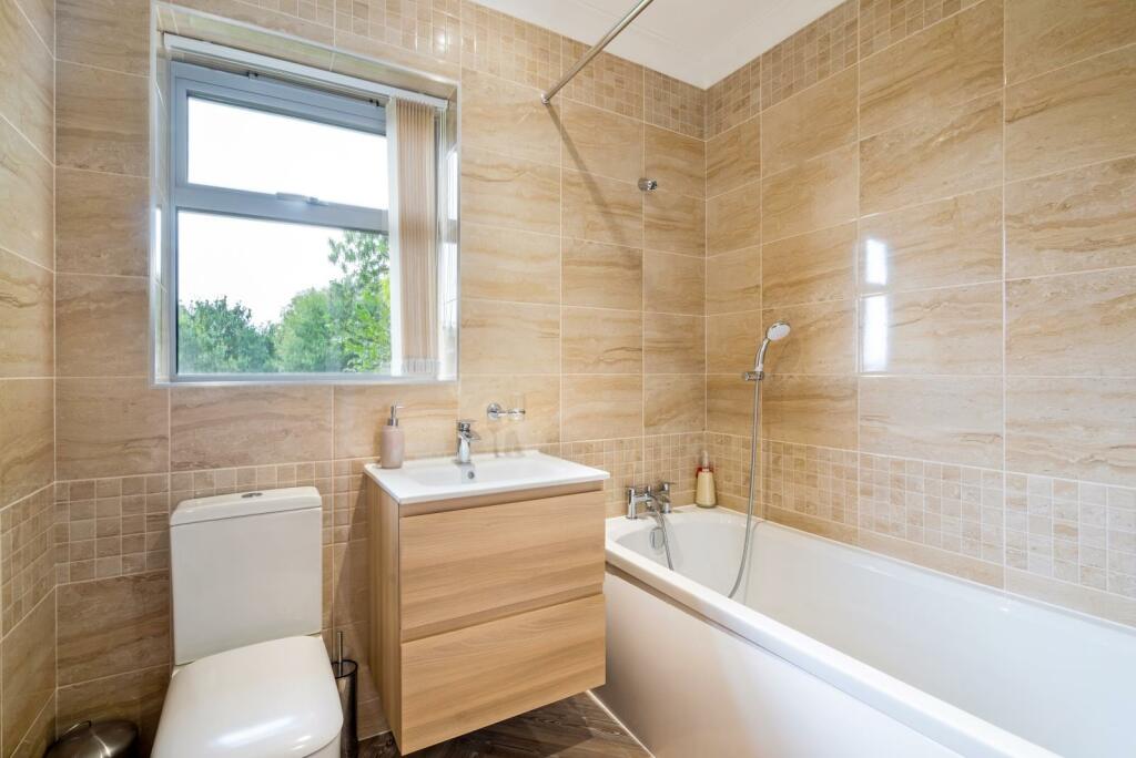 A BEDROOM 4 EN SUITE
